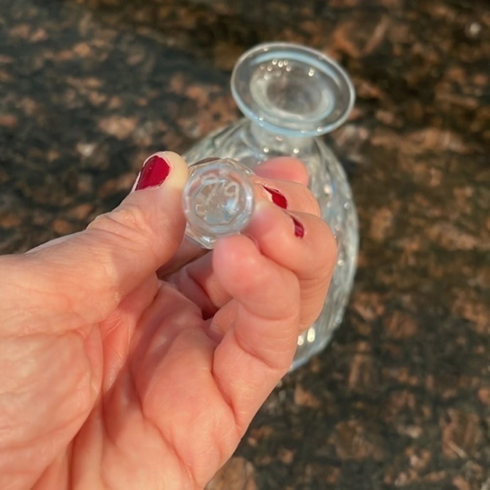 Small Crystal decanter - Picture 3 of 5